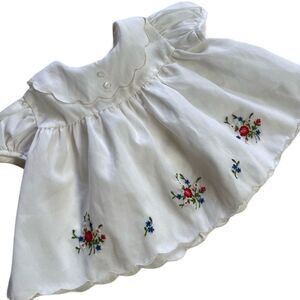 Lovely Vintage 1970s Handmade Floral Embroidered Scalloped Trim Peasant Blouse